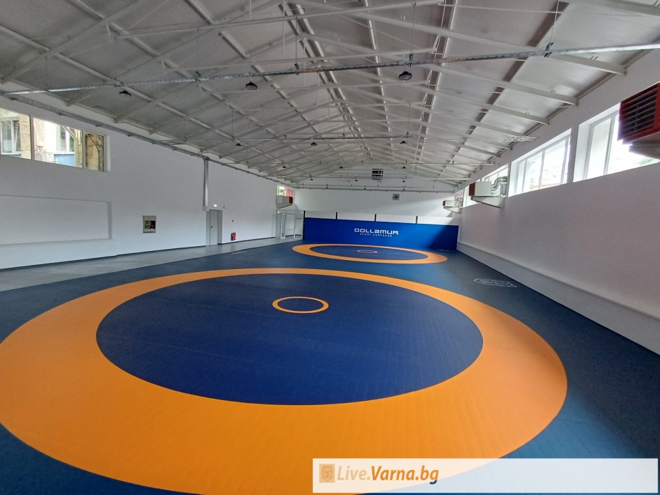 Откриха обновена зала по борба във Варна (СНИМКИ)